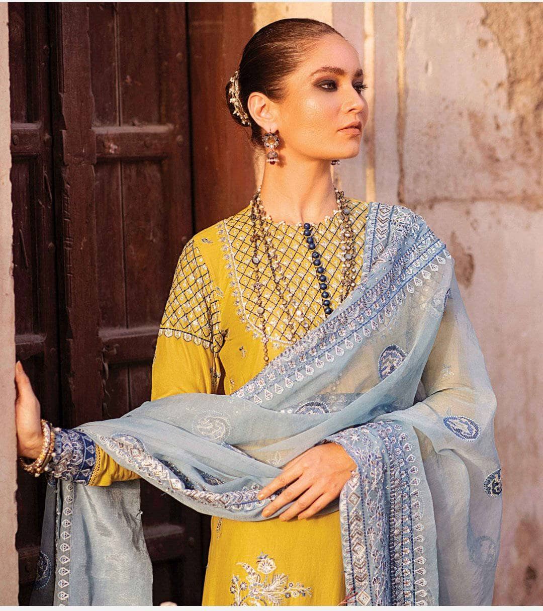 img_afrozeh_luxury_lawn_2021_awwal_boutique