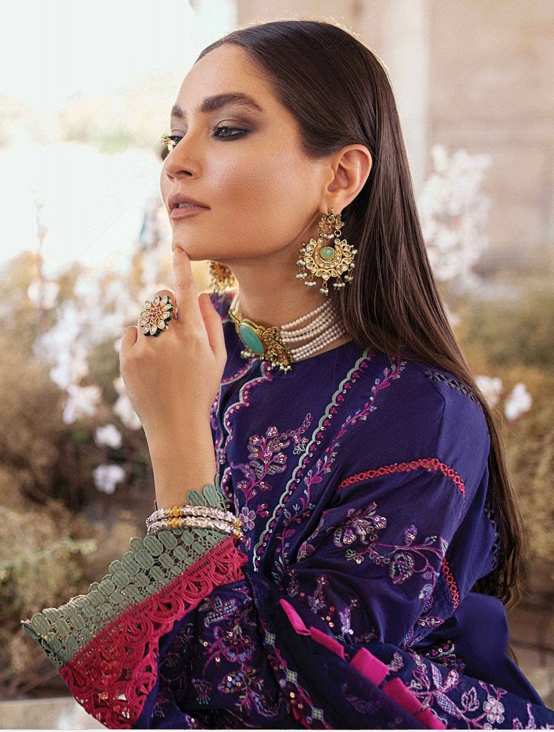 img_afrozeh_luxury_lawn_2021_awwal_boutique