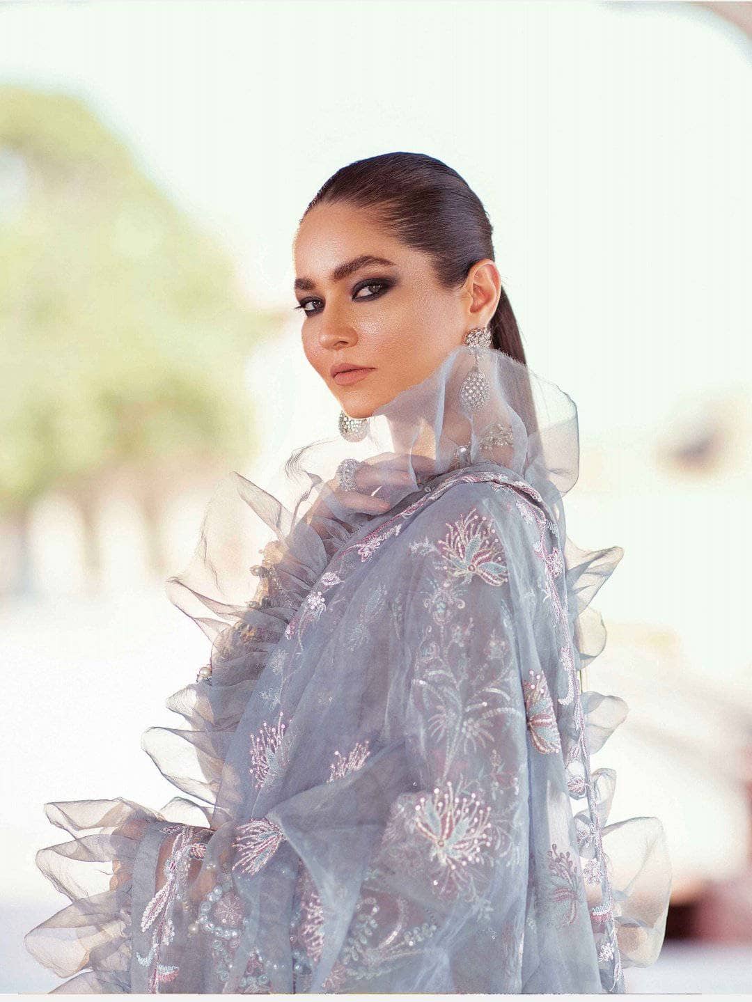 img_afrozeh_luxury_lawn_2021_awwal_boutique