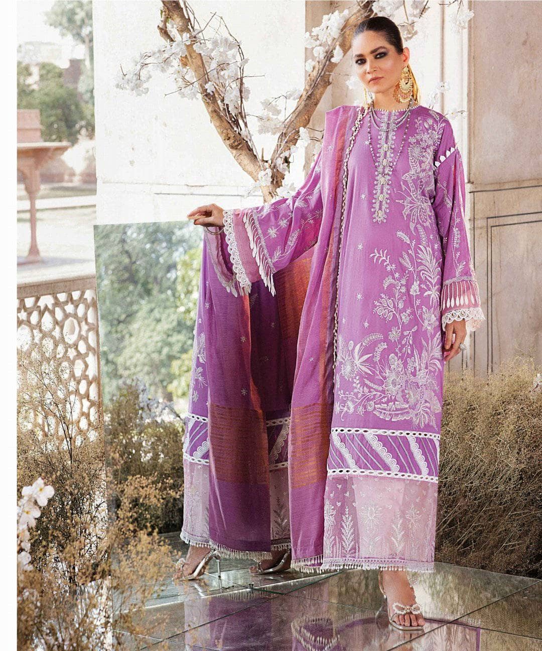 img_afrozeh_luxury_lawn_2021_awwal_boutique