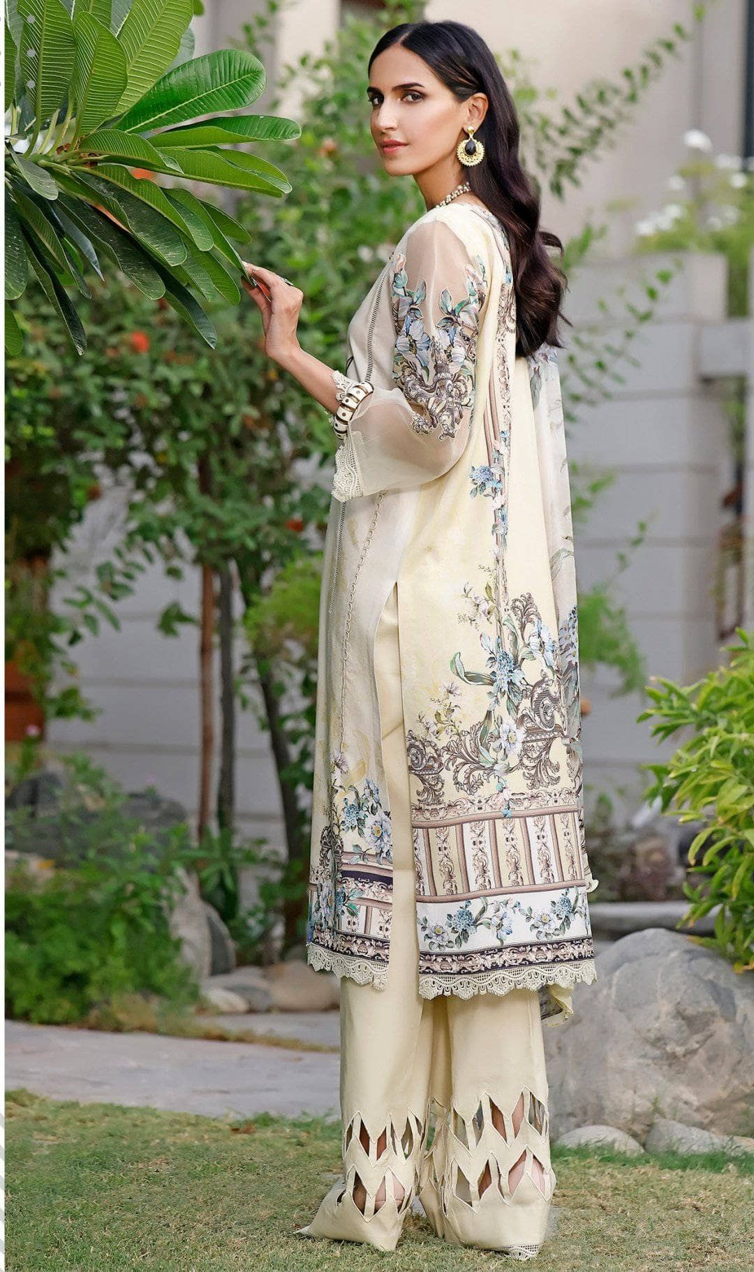 img_jade_urbane_embroidered_lawn_2021_awwal_boutique