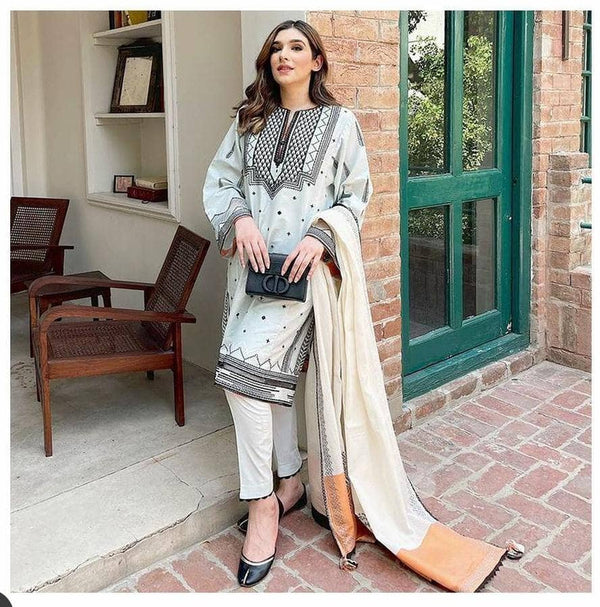 Spotted in Zara Shahjahan Coco Luxury/ZCE21- 7B