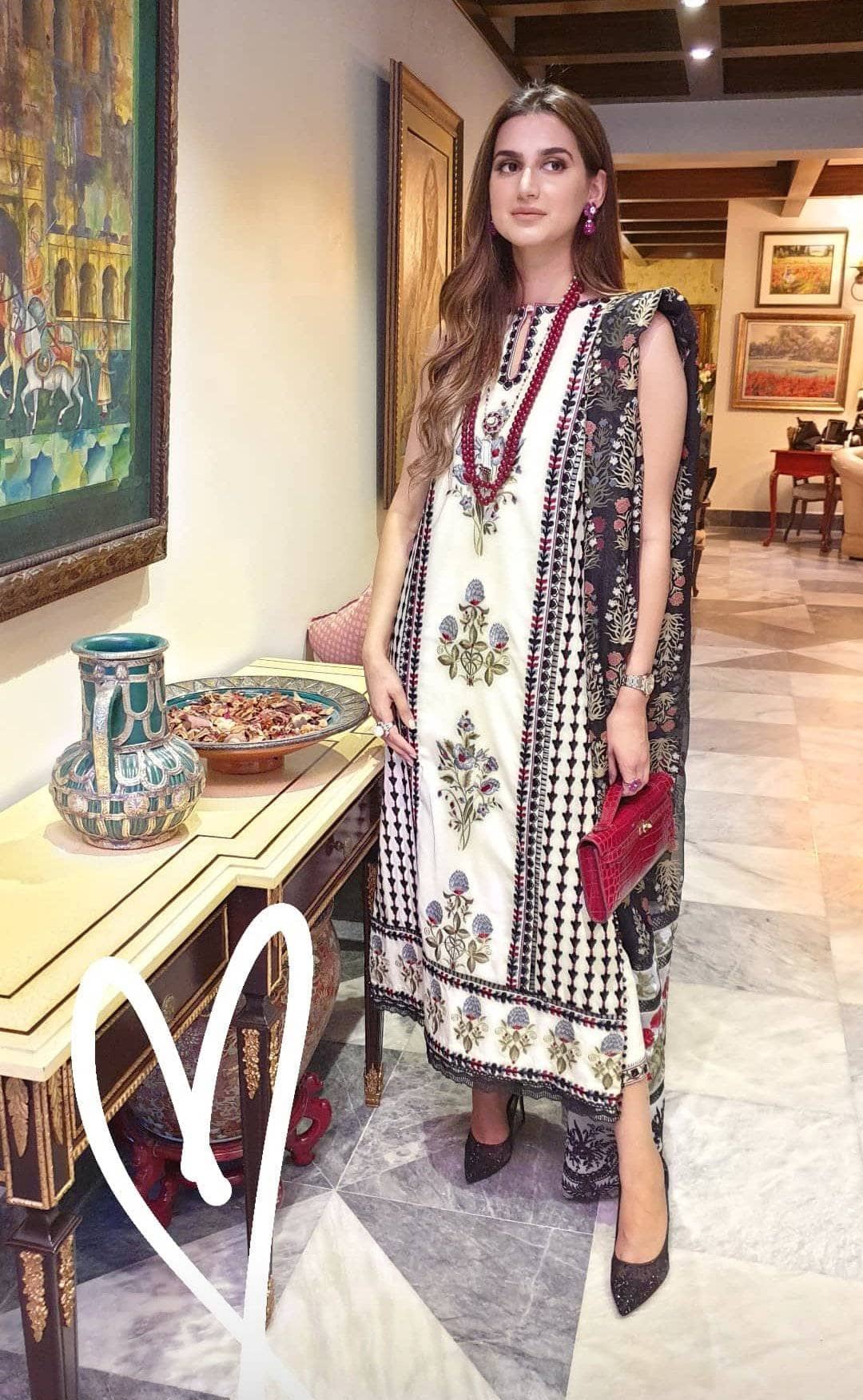 img_crimson_lawn_by_saira_shakira_2021_awwal_boutique