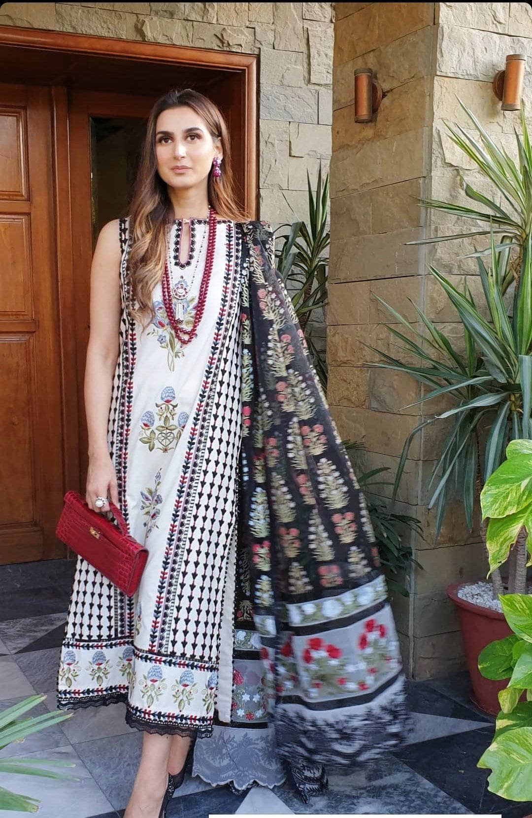 img_crimson_lawn_by_saira_shakira_2021_awwal_boutique