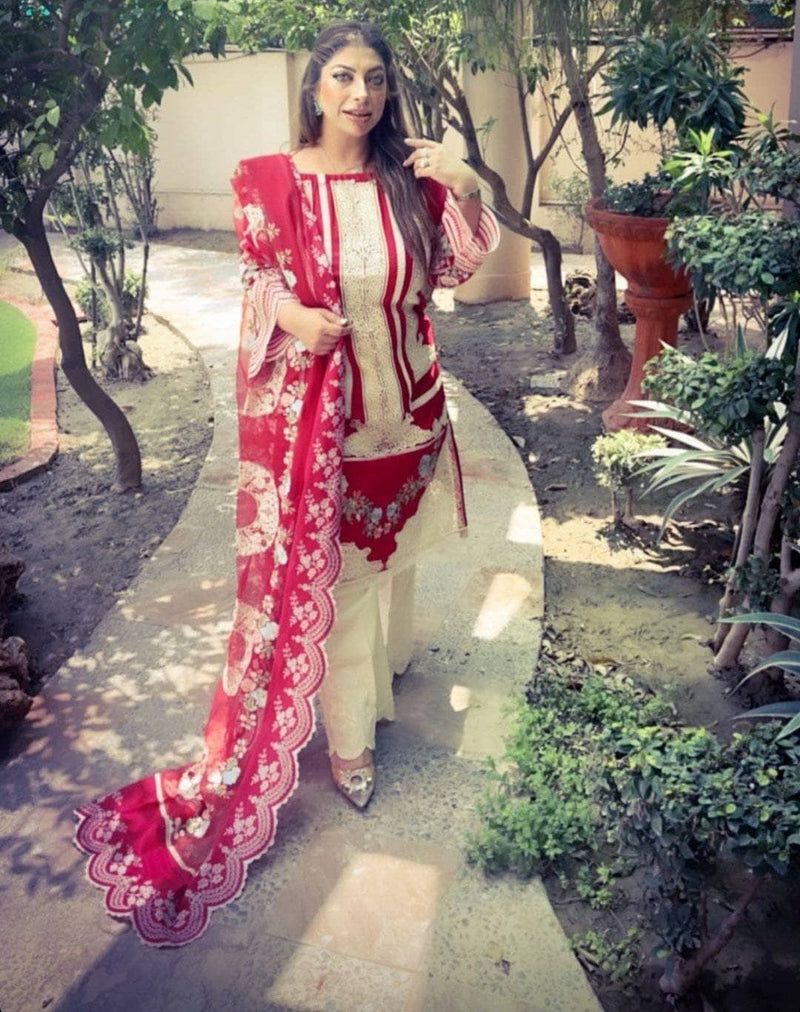 img_crimson_lawn_by_saira_shakira_awwal_boutique