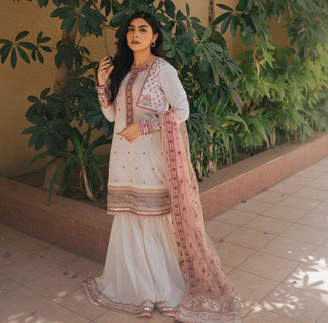 img_qalamkar_luxury_lawn_2021_awwal_boutique