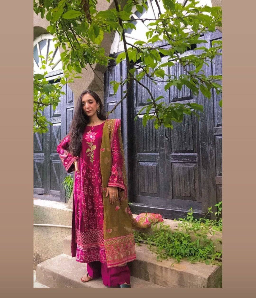 img_maryam_hussain_luxury_lawn_2021_awwal_boutique