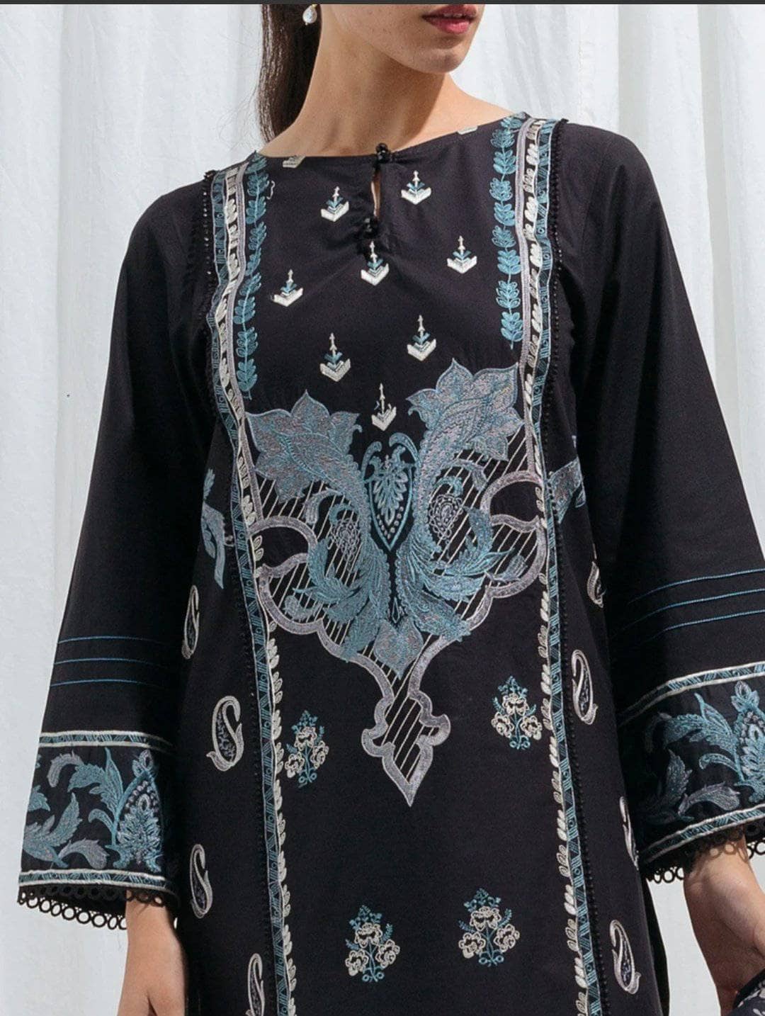 img_beechtree_monochrome_lawn_2021_awwal_boutique