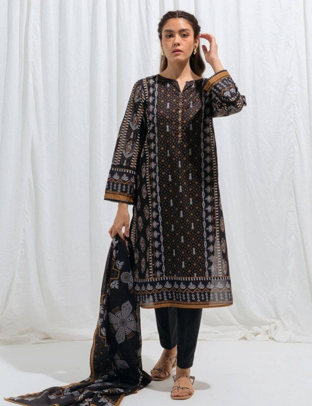 img_beechtree_monochrome_lawn_2021_awwal_boutique