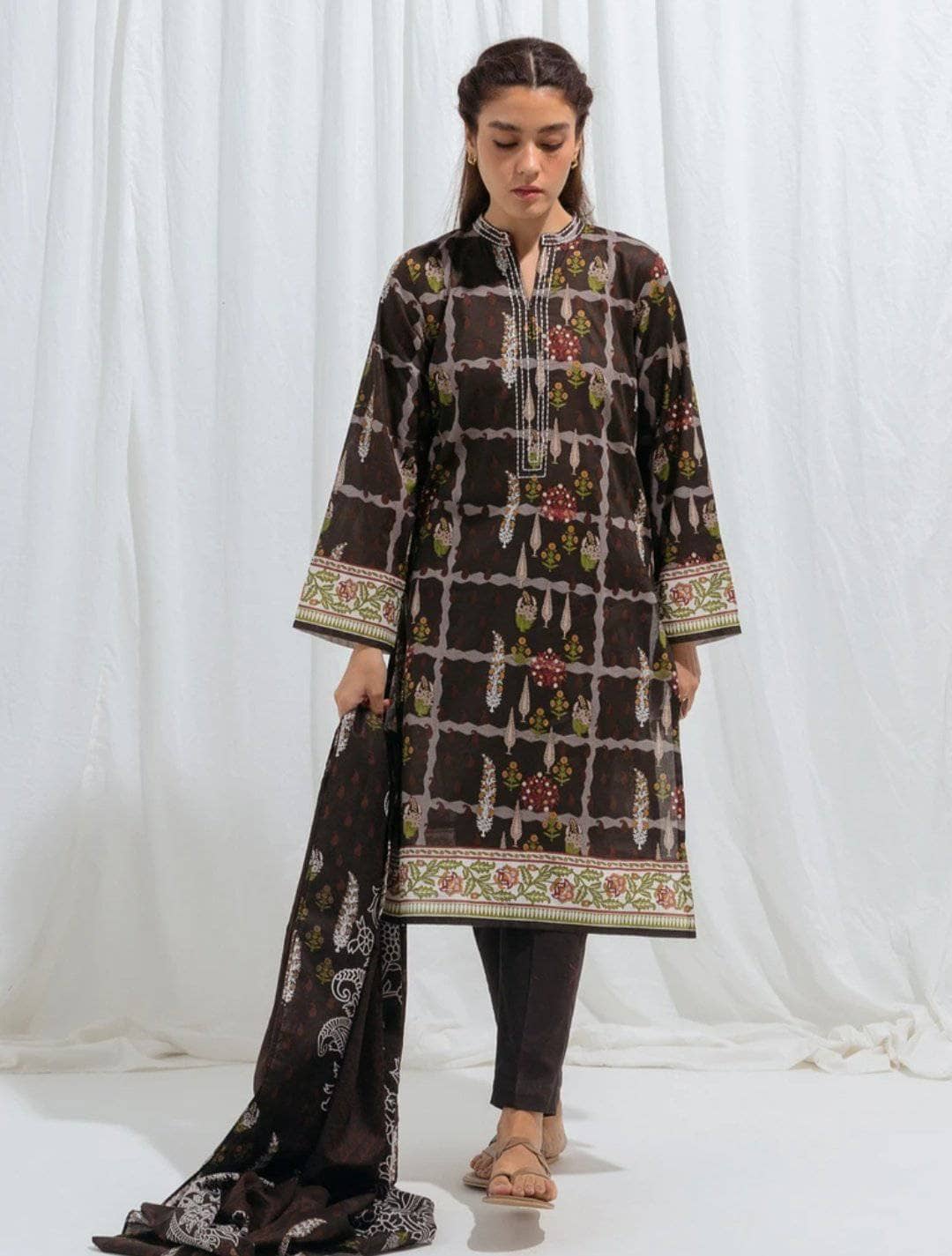 img_beechtree_monochrome_lawn_2021_awwal_boutique