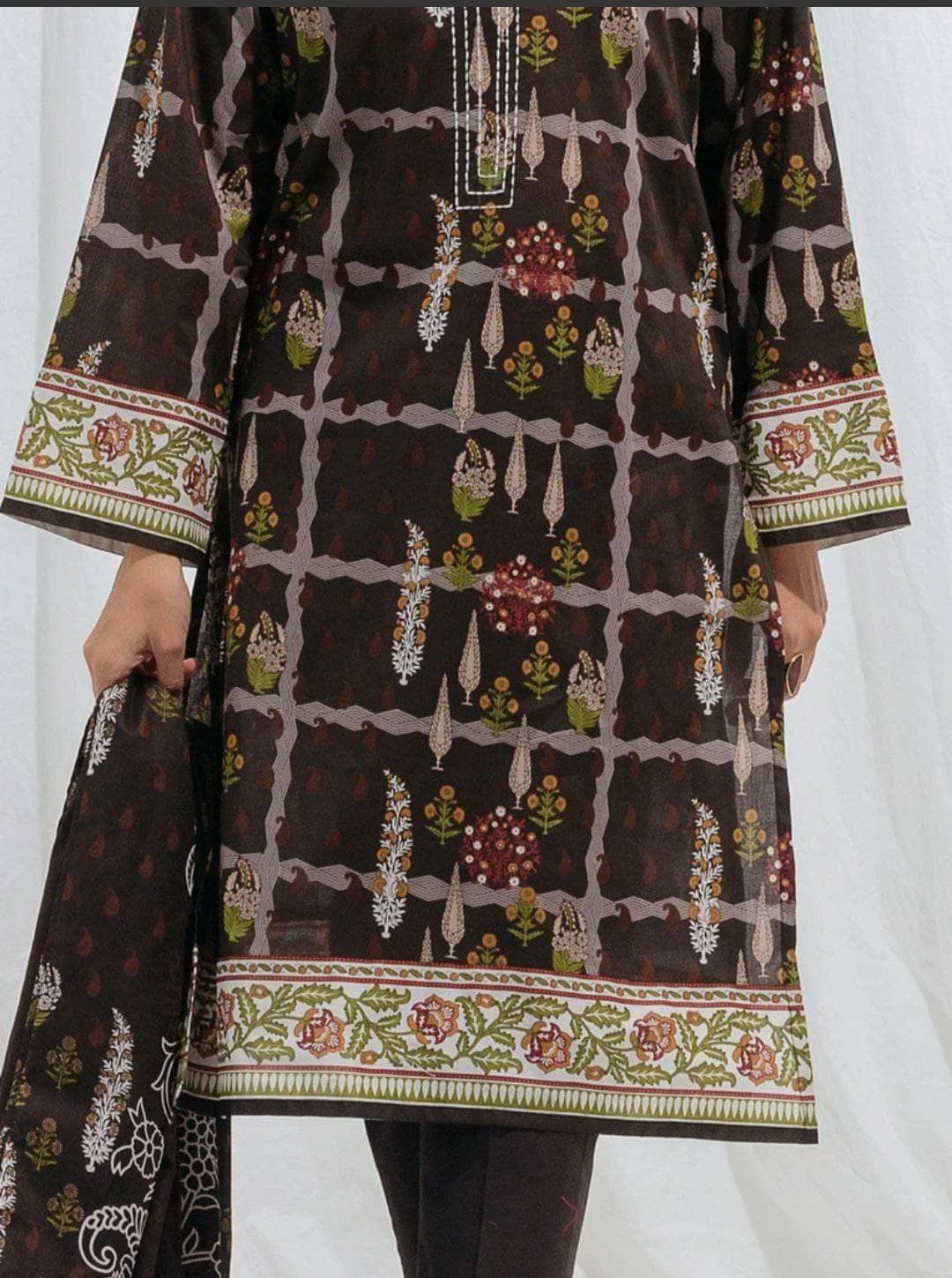 img_beechtree_monochrome_lawn_2021_awwal_boutique