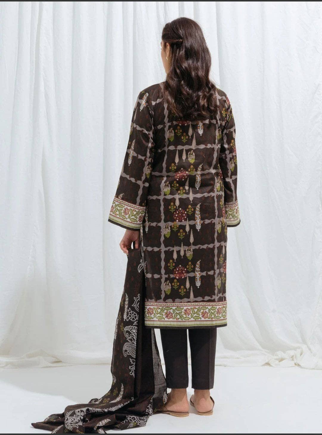 img_beechtree_monochrome_lawn_2021_awwal_boutique