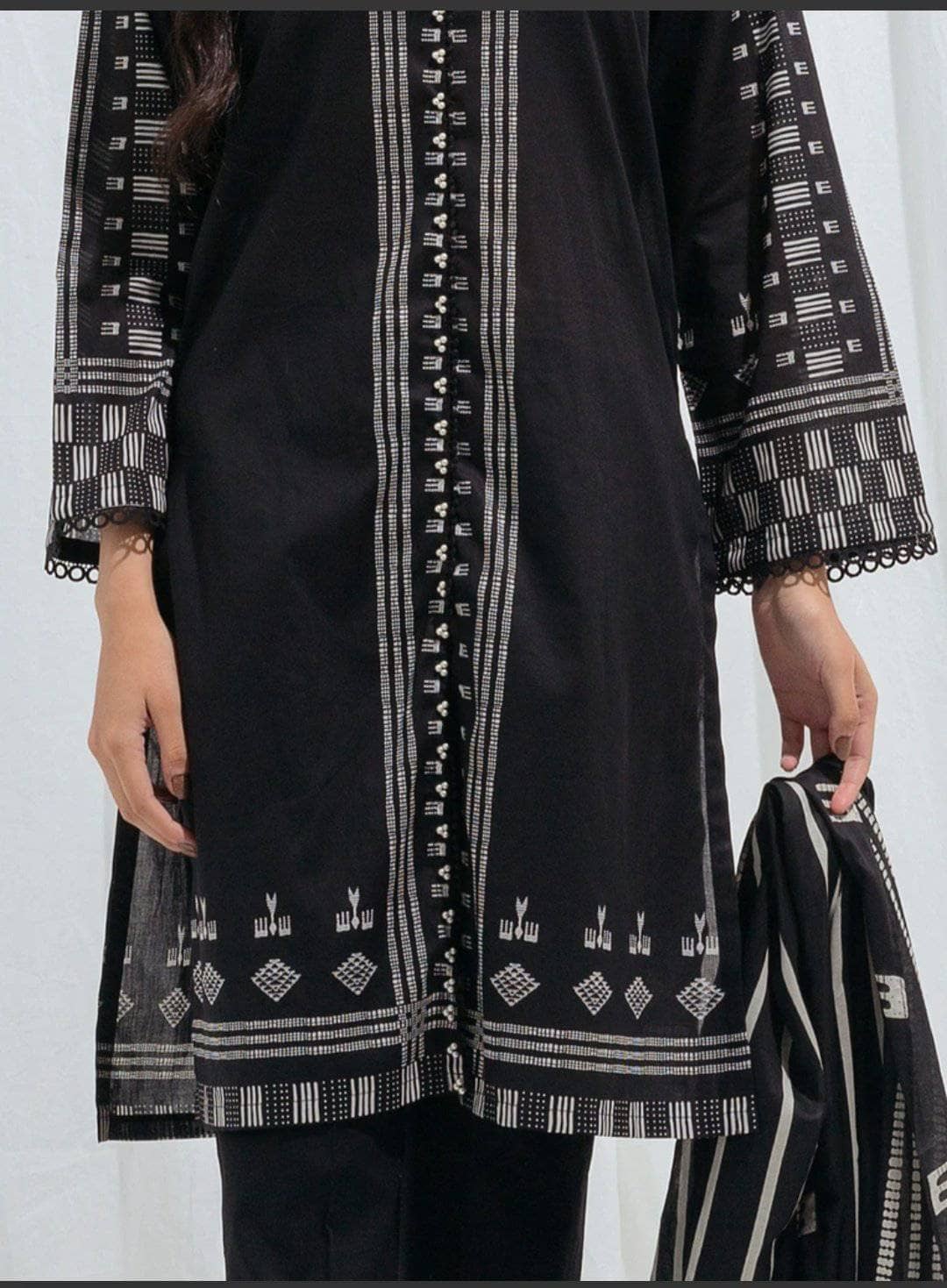 img_beechtree_monochrome_lawn_2021_awwal_boutique