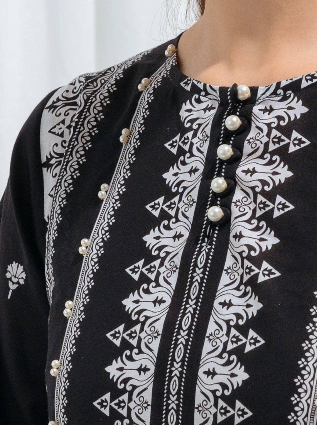 img_beechtree_monochrome_lawn_2021_awwal_boutique