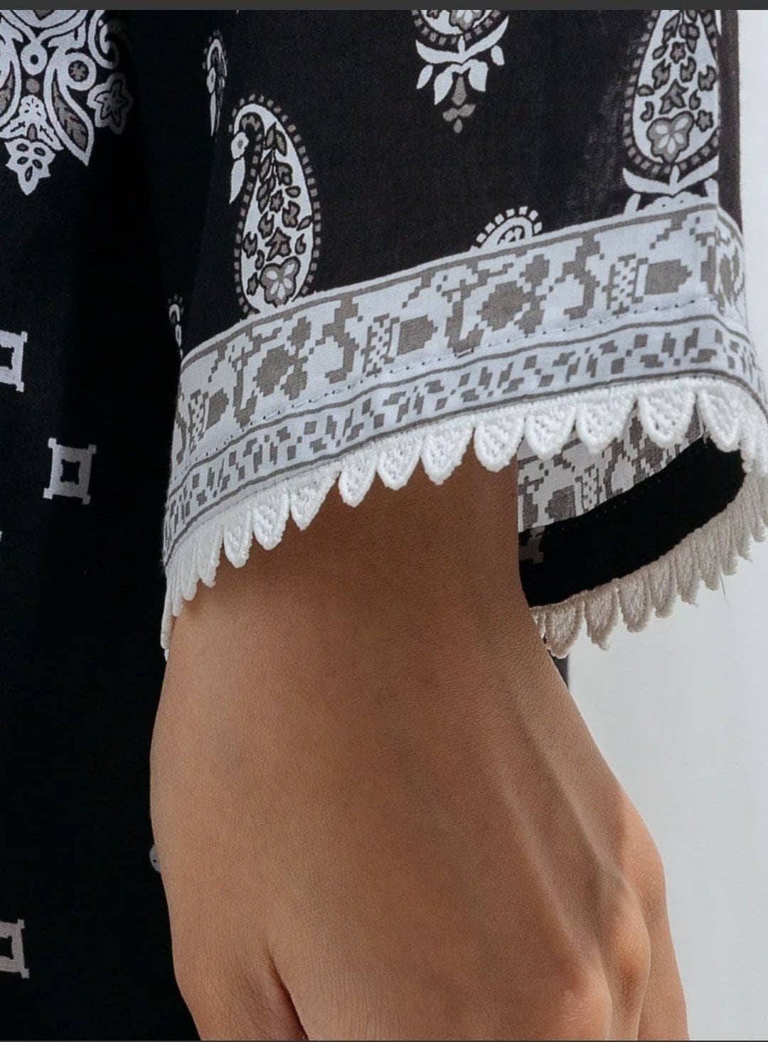 img_beechtree_monochrome_lawn_2021_awwal_boutique