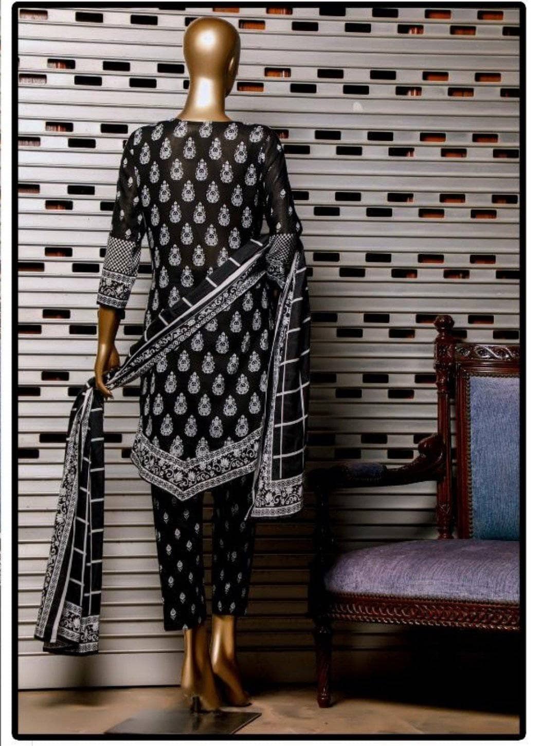 img_rangeli_gold_black_and_white_collection_awwal_boutique