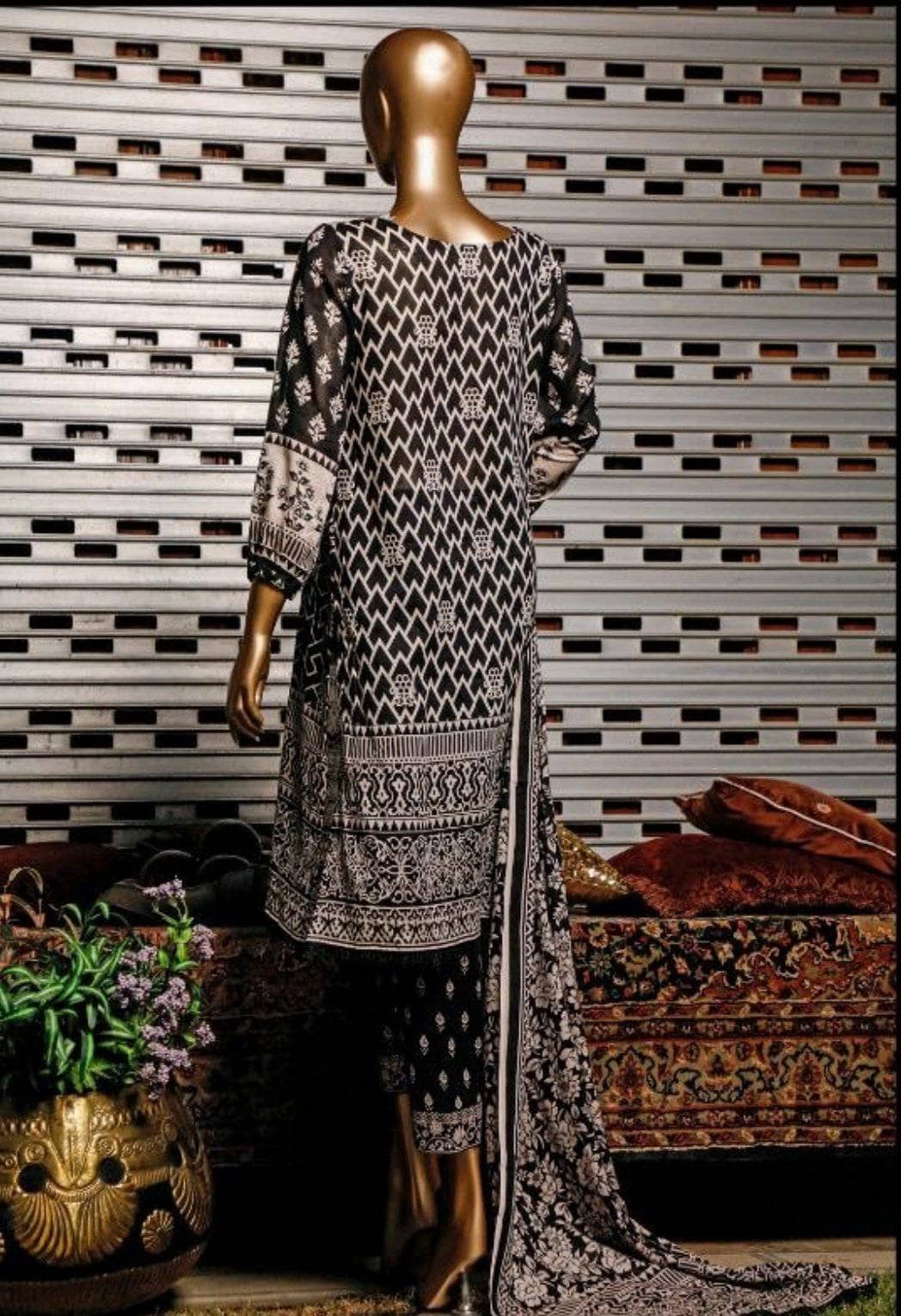 img_rangeli_gold_black_and_white_collection_awwal_boutique