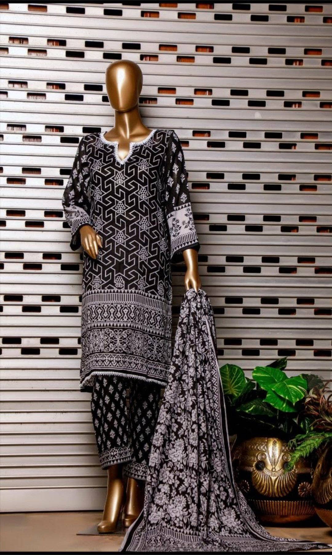 img_rangeli_gold_black_and_white_collection_awwal_boutique
