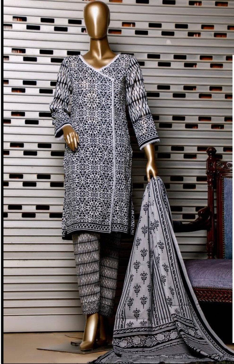 img_rangeli_gold_black_and_white_collection_awwal_boutique
