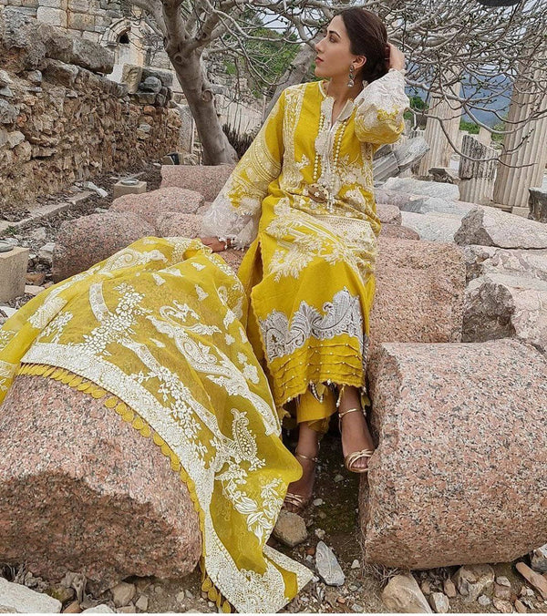 img_sana_safinaz_lawn_2021_awwal_boutique