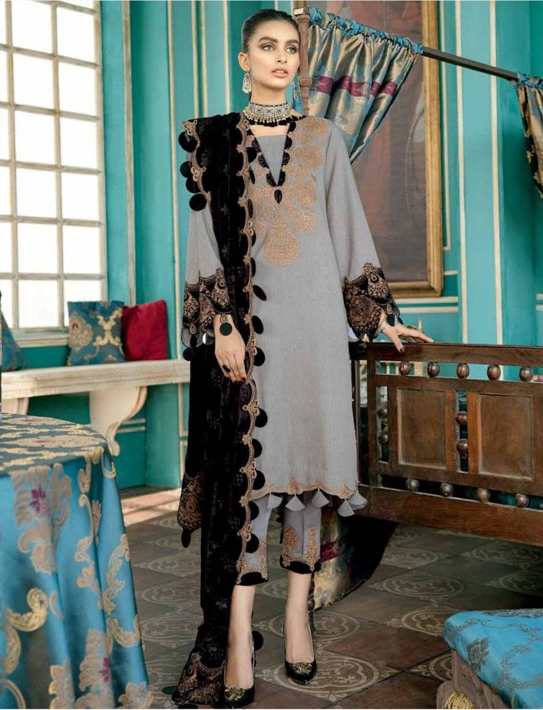 img_charizma_signature_velvet_shawls_awwal_boutique