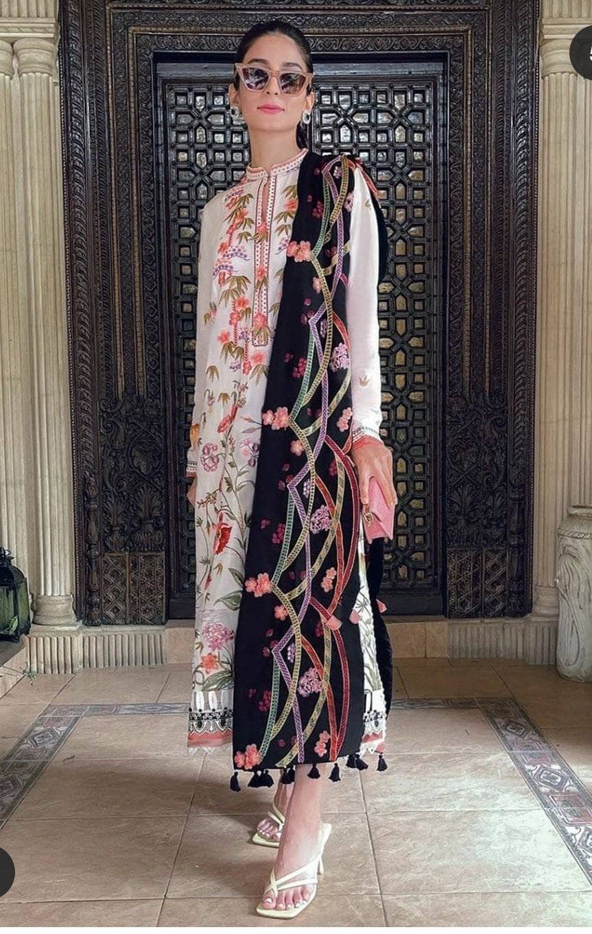 img_spotted_in_zaha_festive_lawn_2021_awwal_boutique