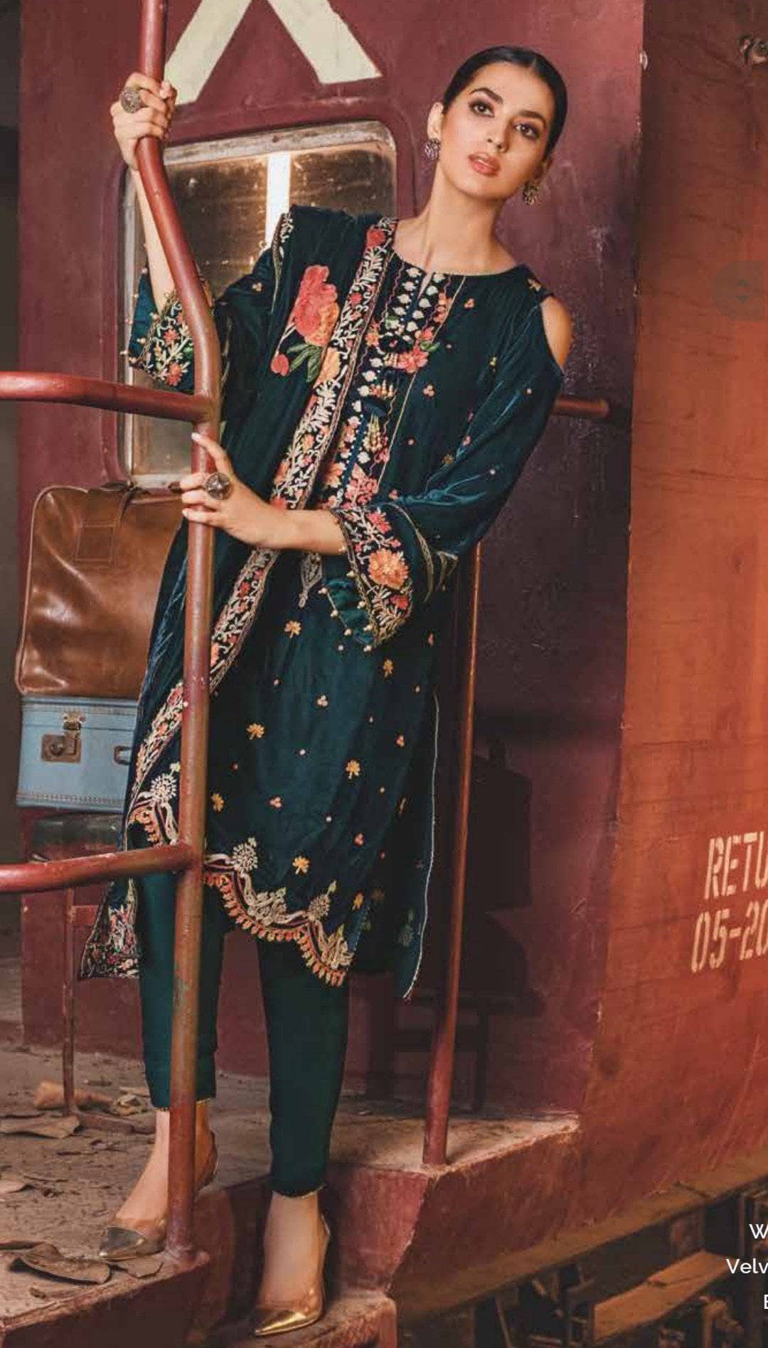 img_gul_ahmed_winter_awwal_boutique