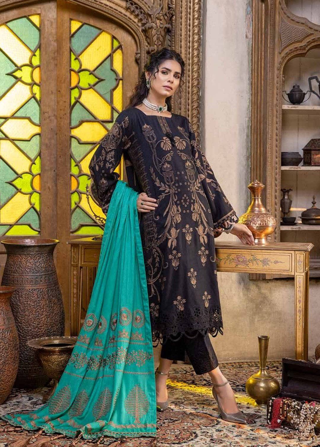 img_charizma_signature_leather_jacquard_woolen_shawl_awwal_boutique