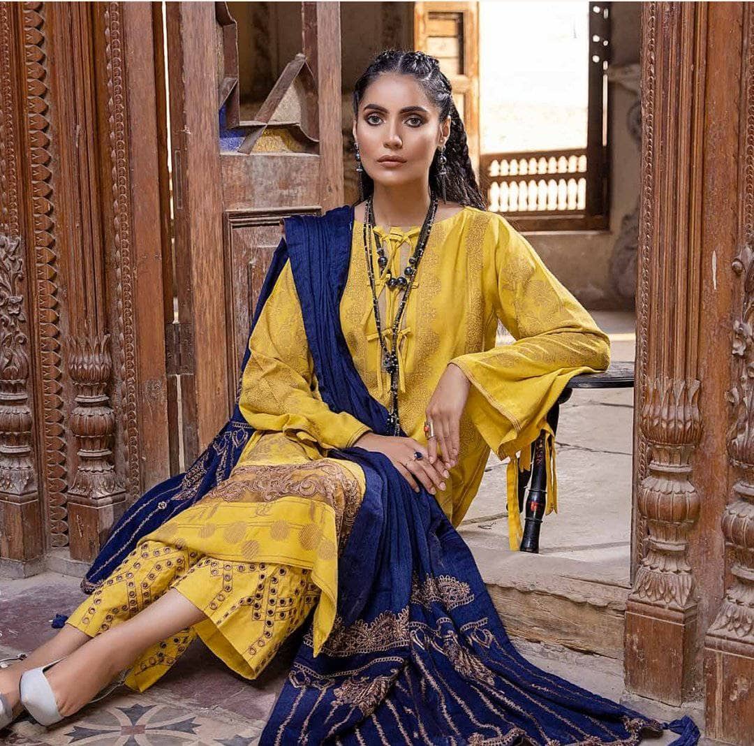 img_charizma_signature_leather_jacquard_woolen_shawl_awwal_boutique