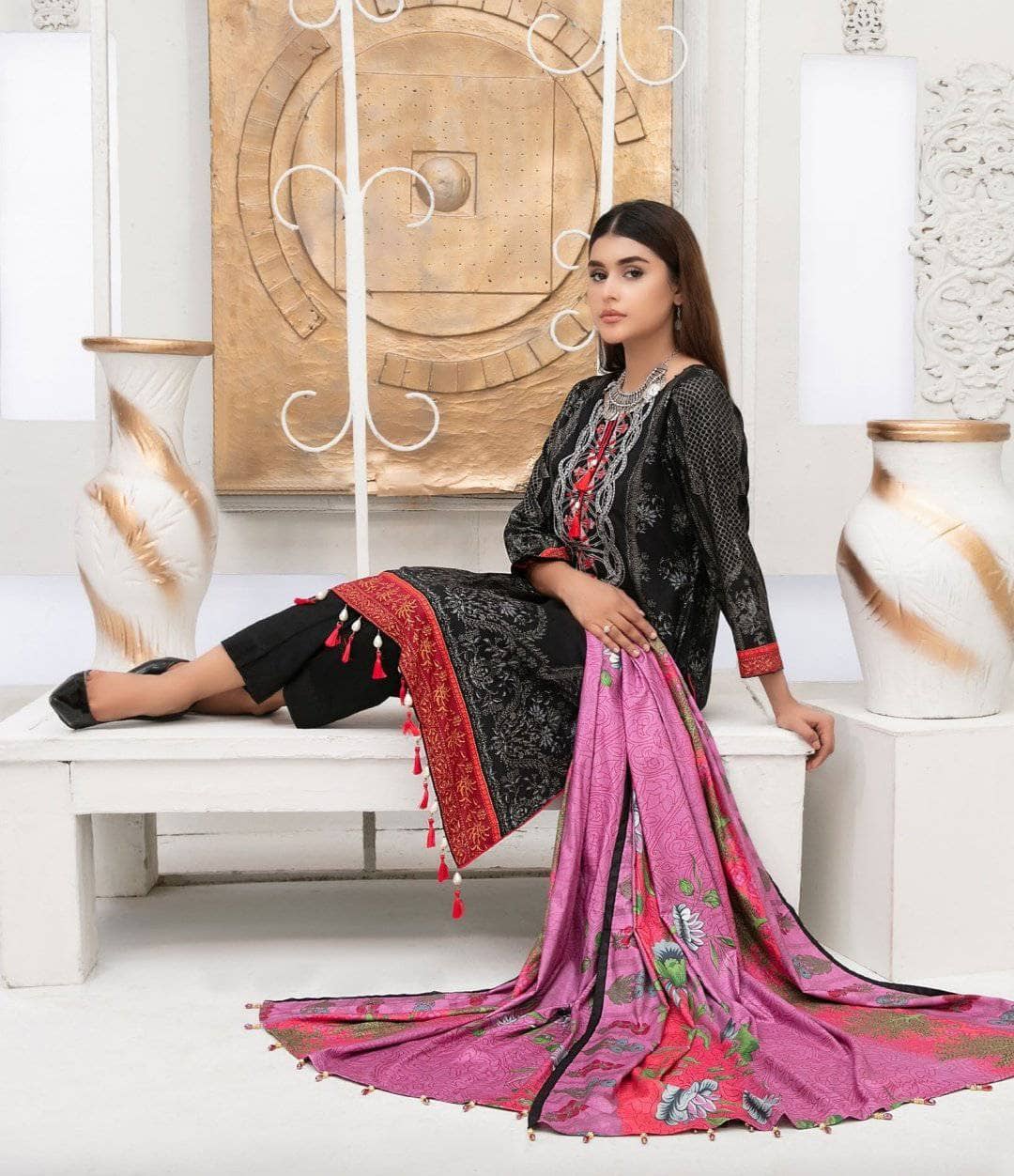 img_amna_sohail_dilara_linen_awwal_boutique