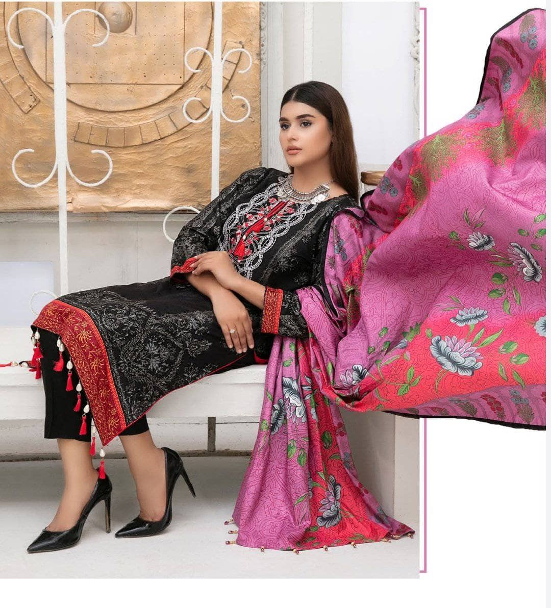 img_amna_sohail_dilara_linen_awwal_boutique