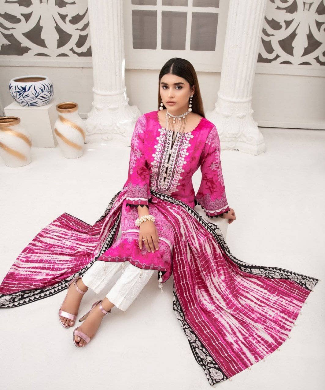 img_amna_sohail_dilara_linen_awwal_boutique