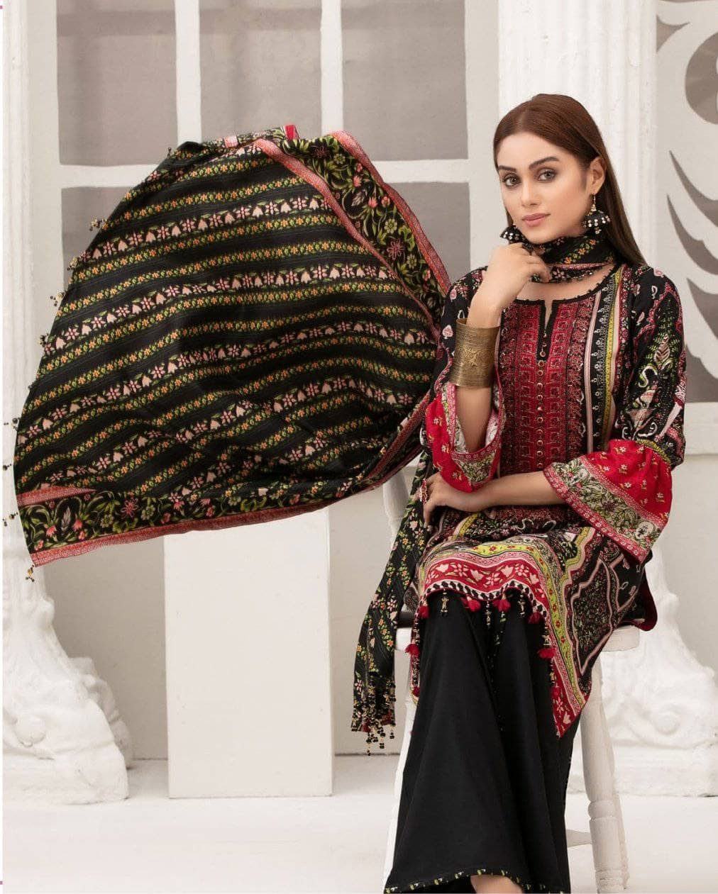 img_amna_sohail_dilara_linen_awwal_boutique