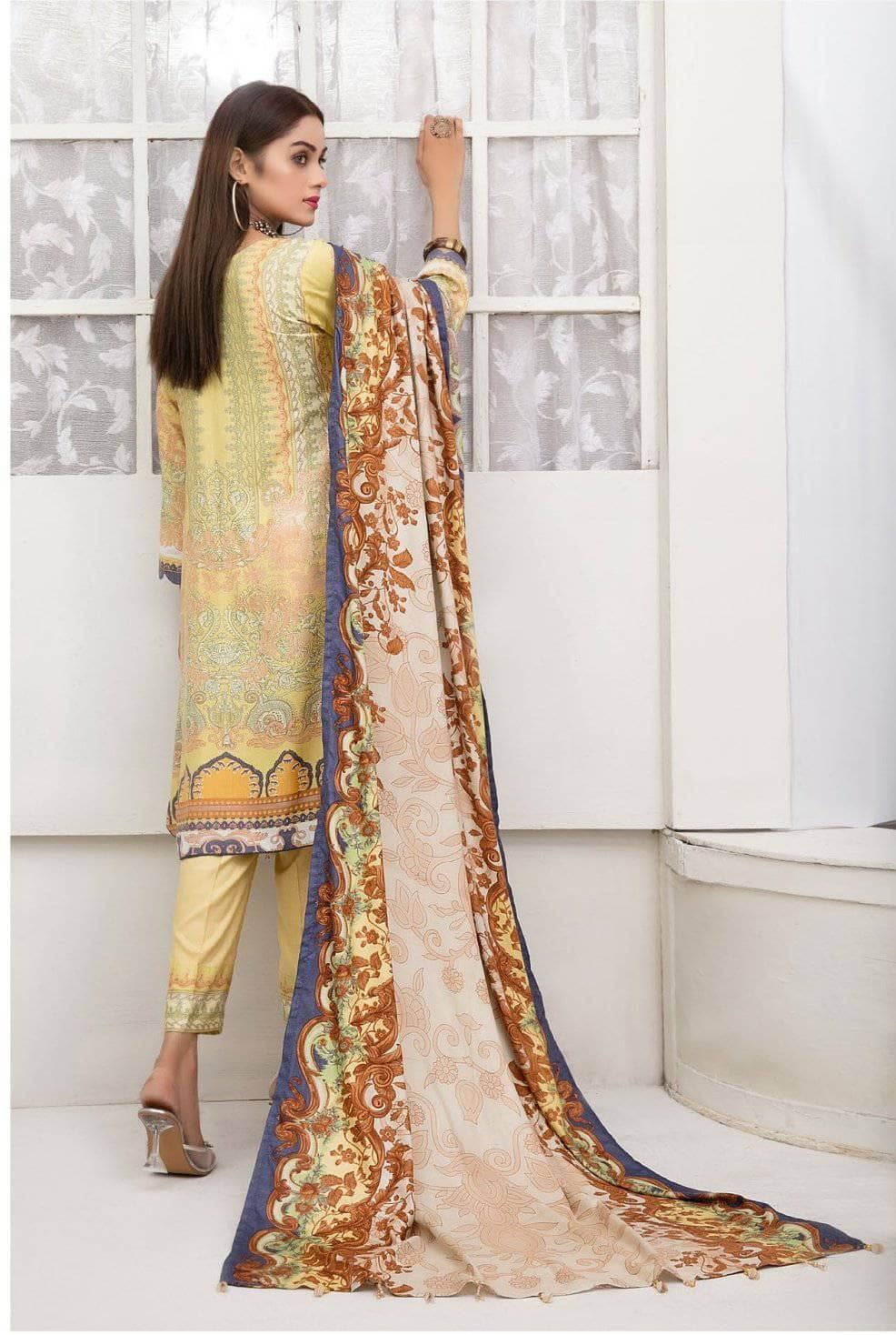 img_amna_sohail_dilara_linen_awwal_boutique