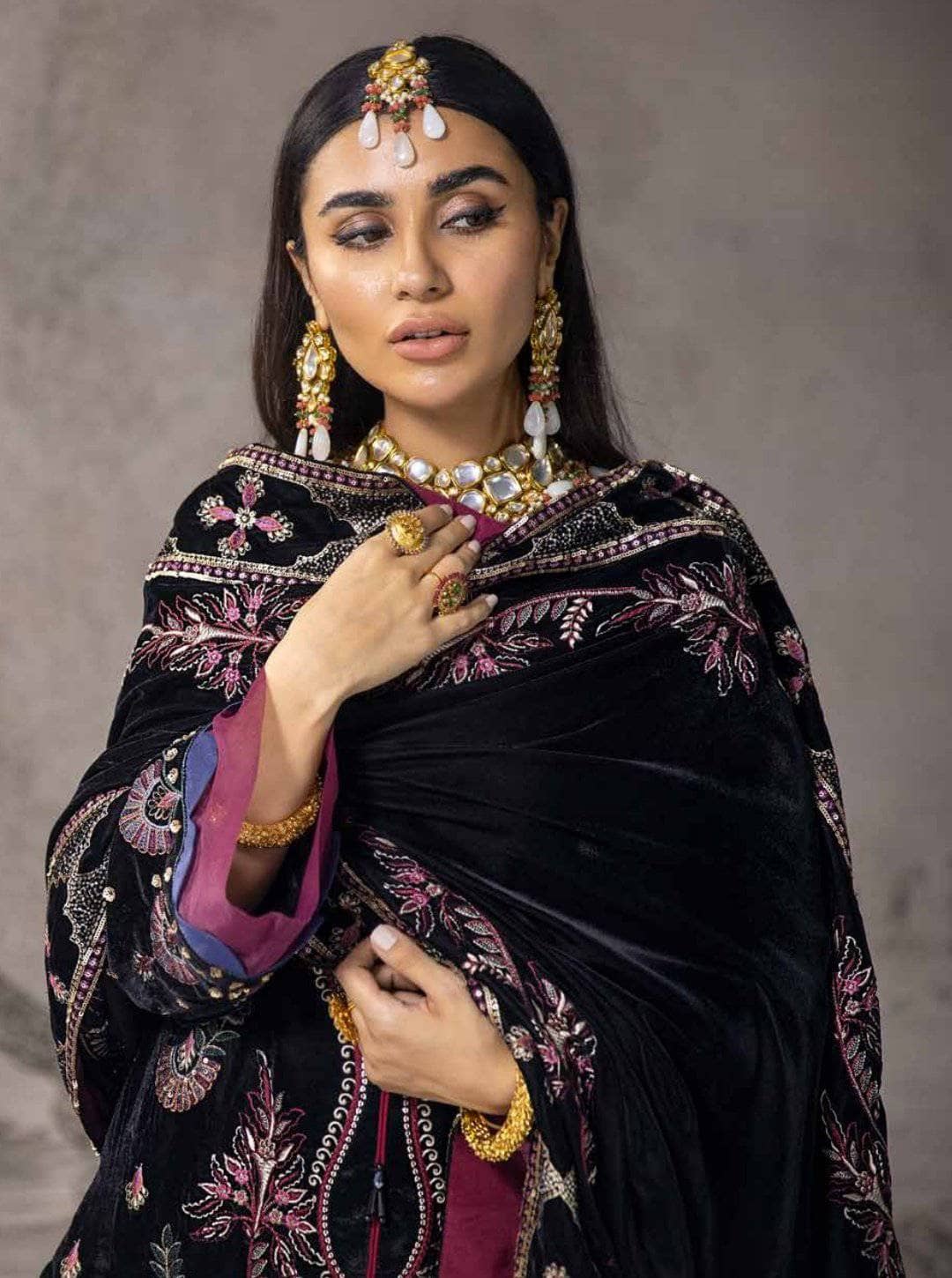 img_nureh_maya_velvet_awwal_boutique