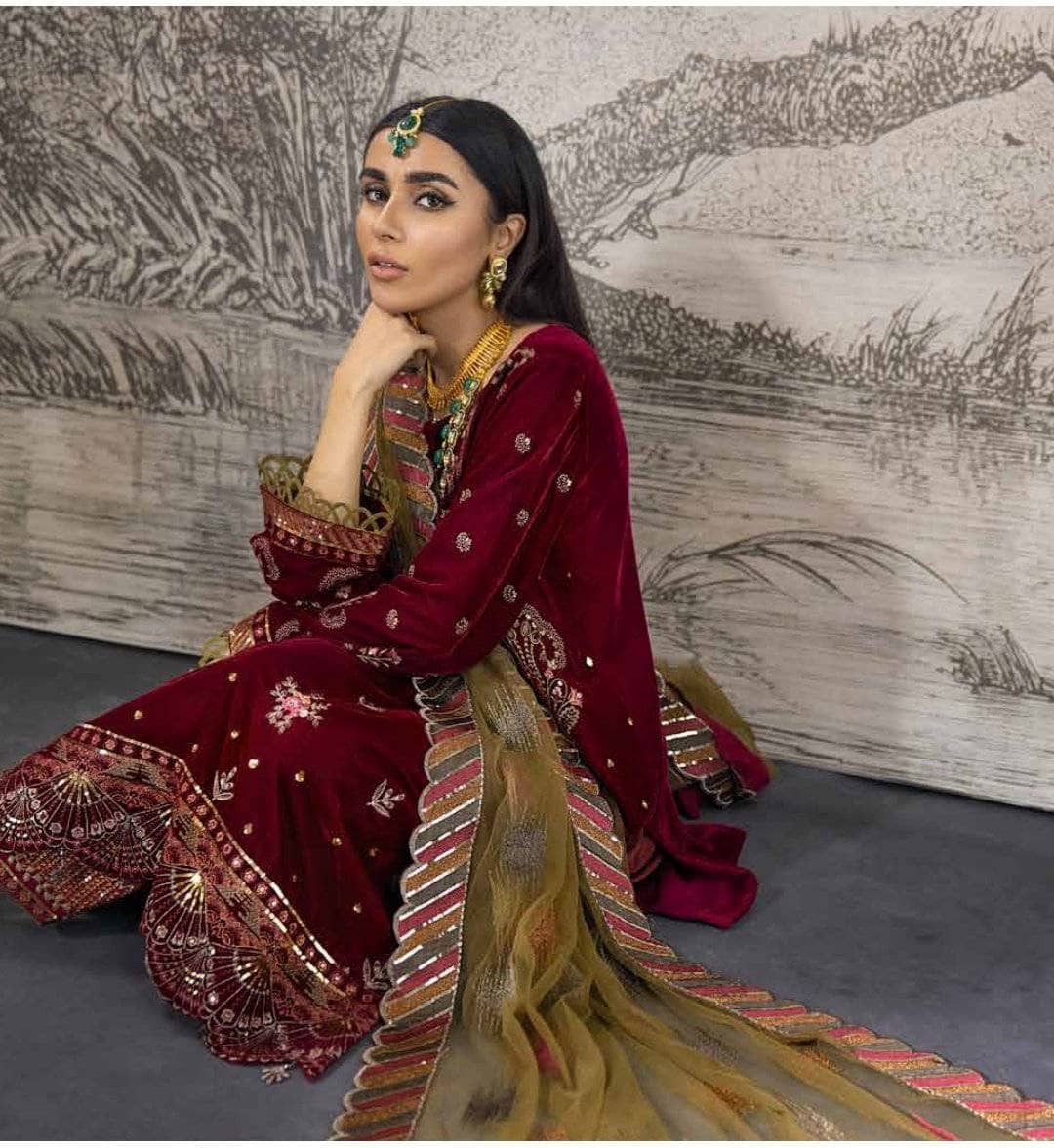 img_nureh_maya_velvet_awwal_boutique