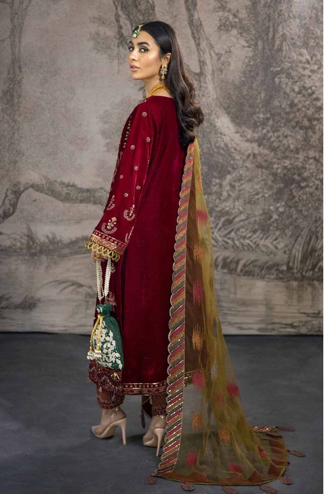 img_nureh_maya_velvet_awwal_boutique