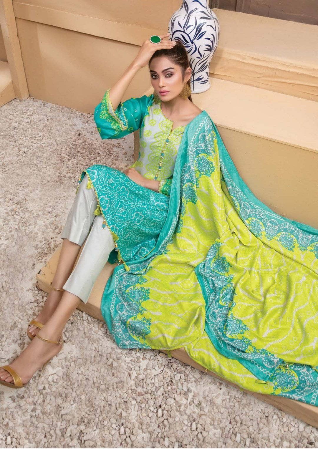 img_amna_sohail_naina_linen_awwal_boutique
