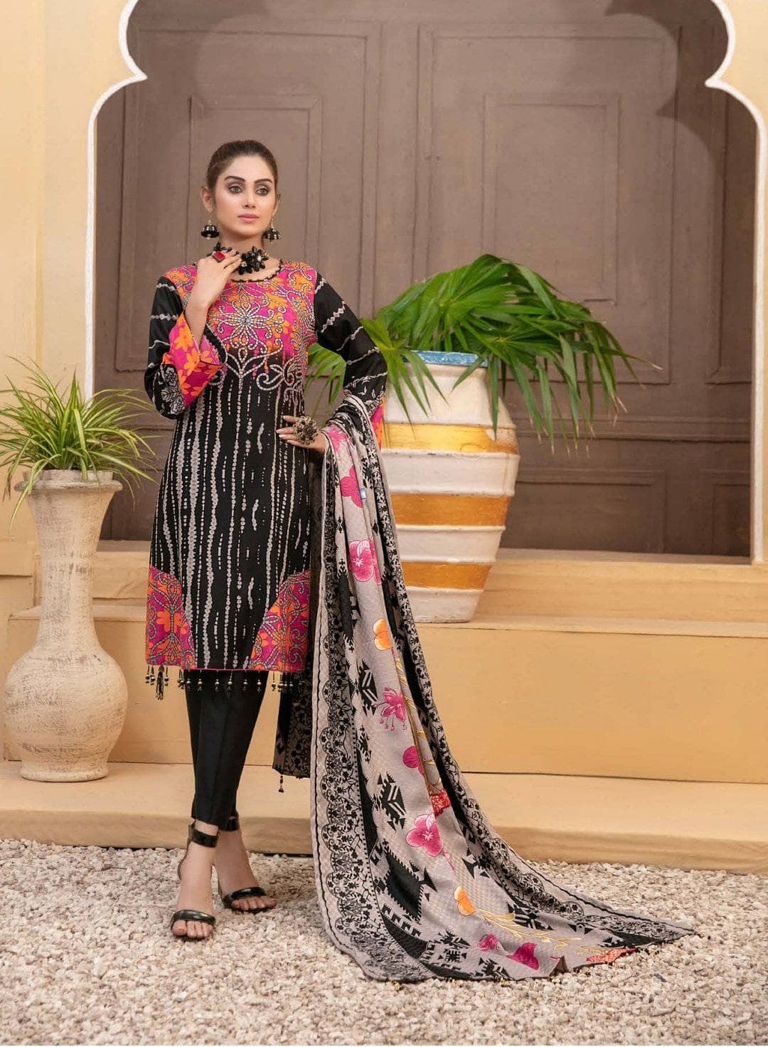 img_amna_sohail_naina_linen_awwal_boutique