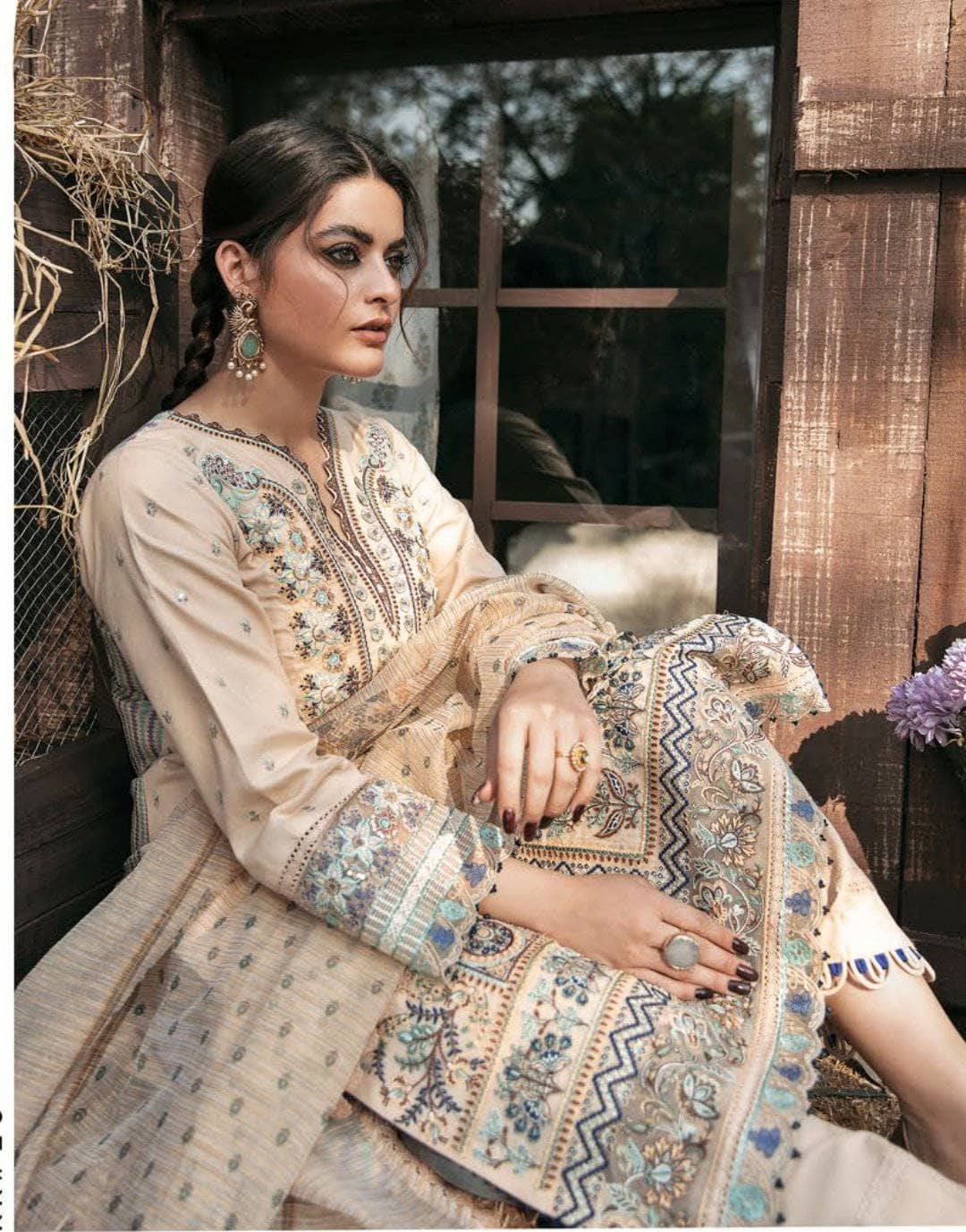 img_qalamkar_luxury_shawl_collection_awwal_boutique