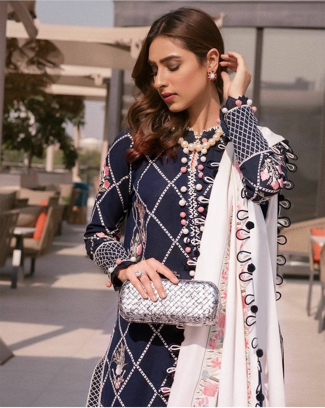 #zaha #zahawinter #zahakhaddar #winter #winterpakistanisuits #khaddar #shawl