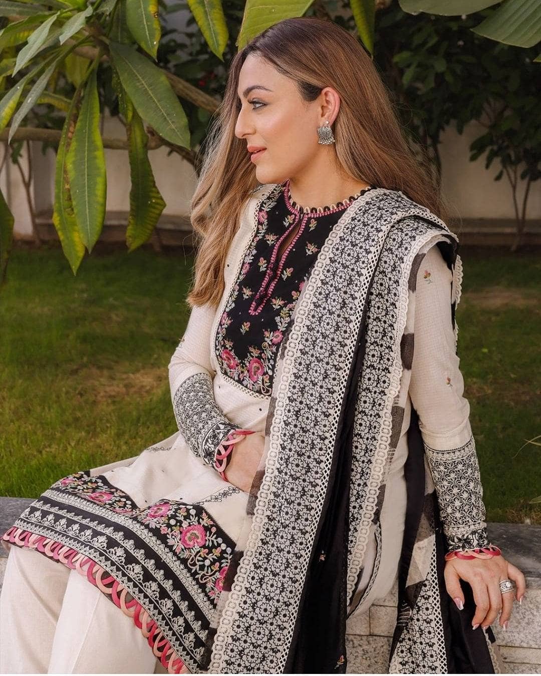 img_zaha_lawn_22_awwal_boutique