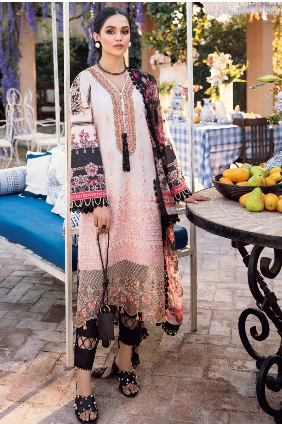 img_mohagni_lawn_awwal_boutique