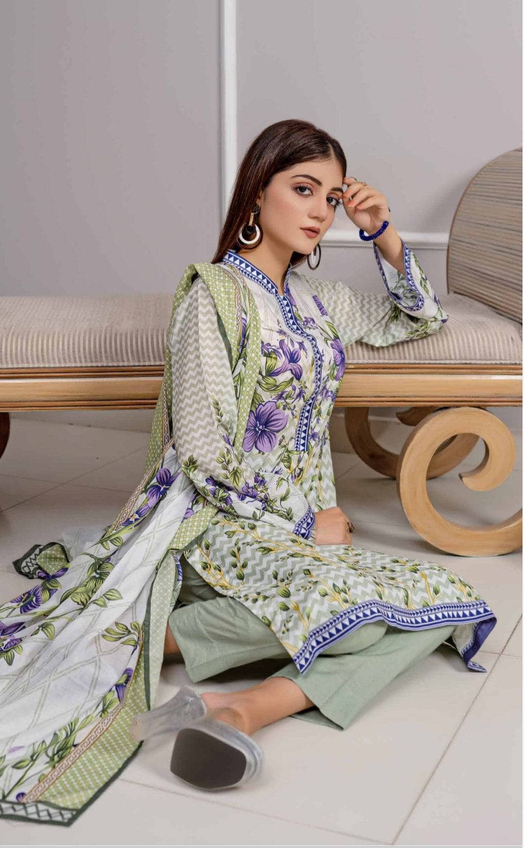 img_gul_ahmed_regalia_awwal_boutique