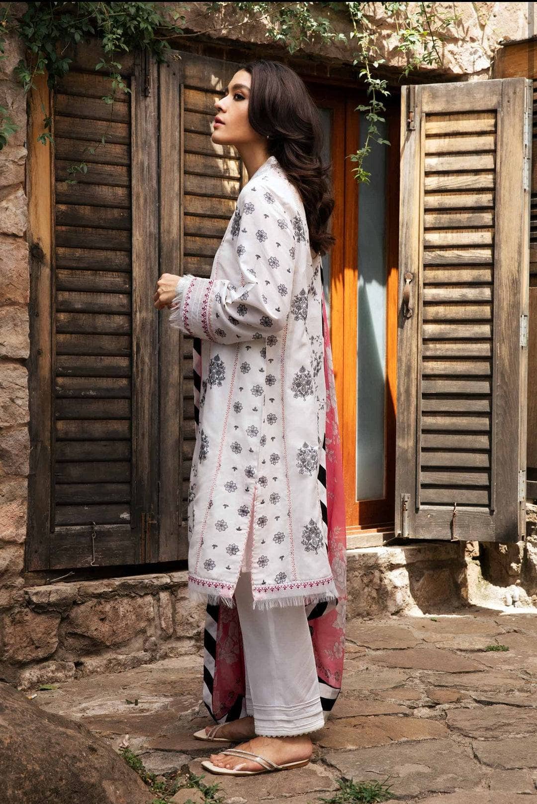 img_coco_by_zara_shahjahan_vol_2_awwal_boutique