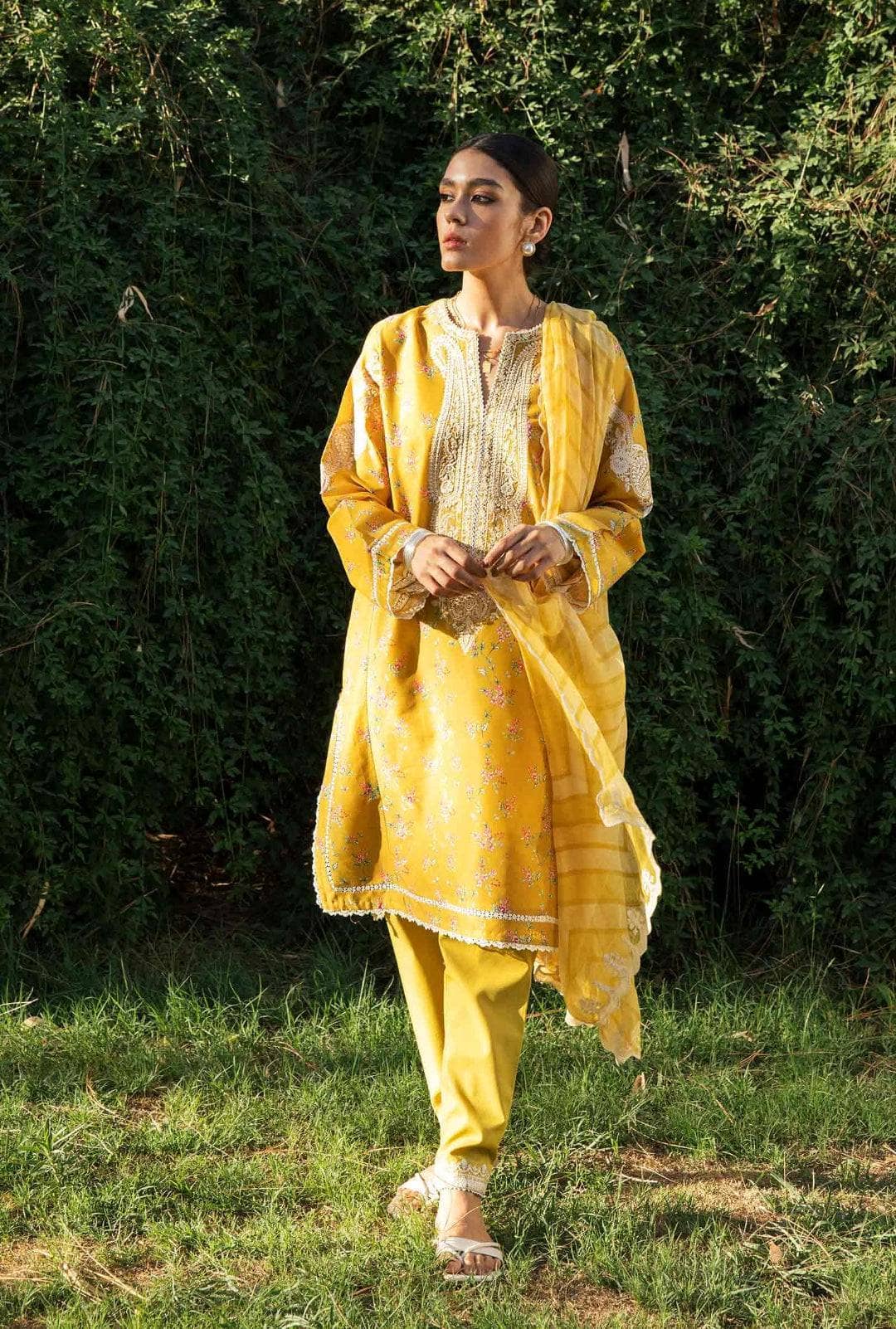 img_coco_by_zara_shahjahan_vol_2_awwal_boutique