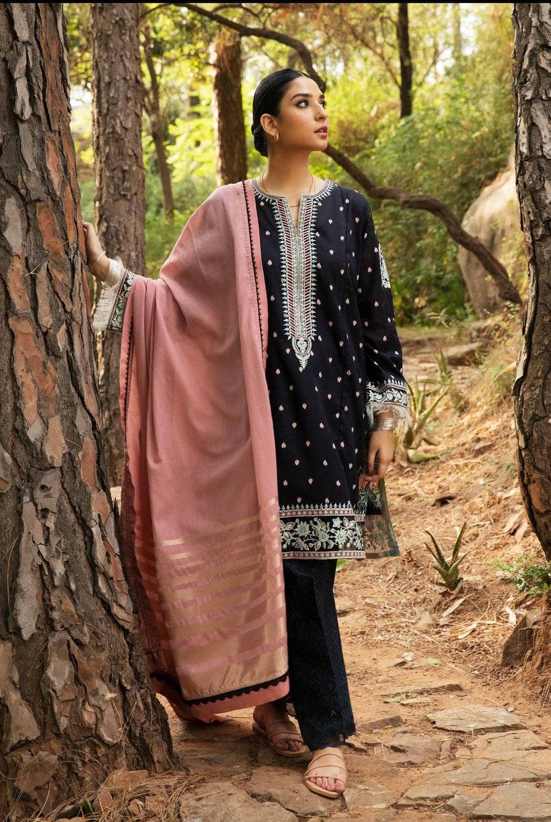 img_coco_by_zara_shahjahan_vol_2_awwal_boutique