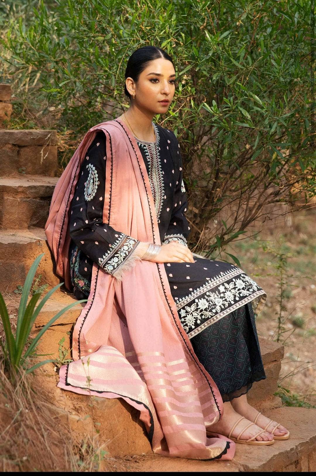 img_coco_by_zara_shahjahan_vol_2_awwal_boutique