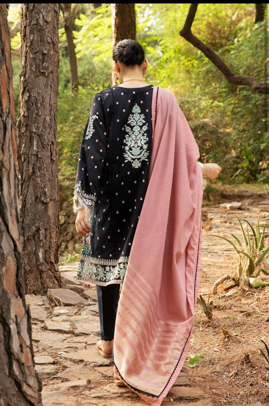 img_coco_by_zara_shahjahan_vol_2_awwal_boutique