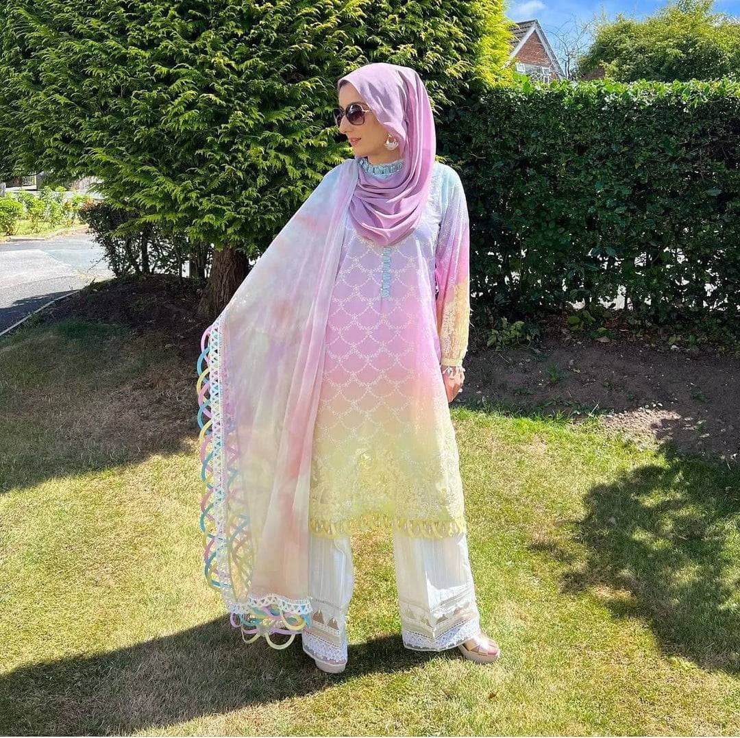 img_maria_b_lawn_22_awwal_boutique